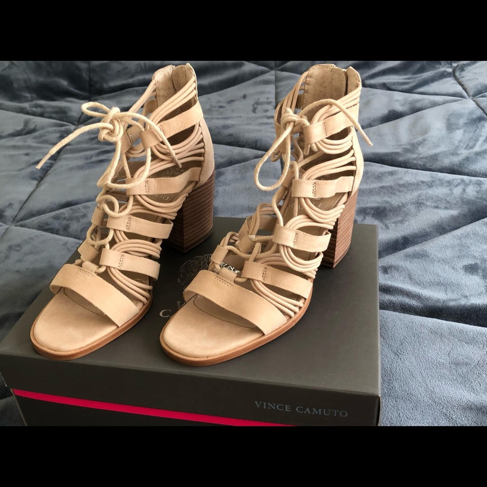 Brand new Vince Camuto Suede sandal chunky heels size 8